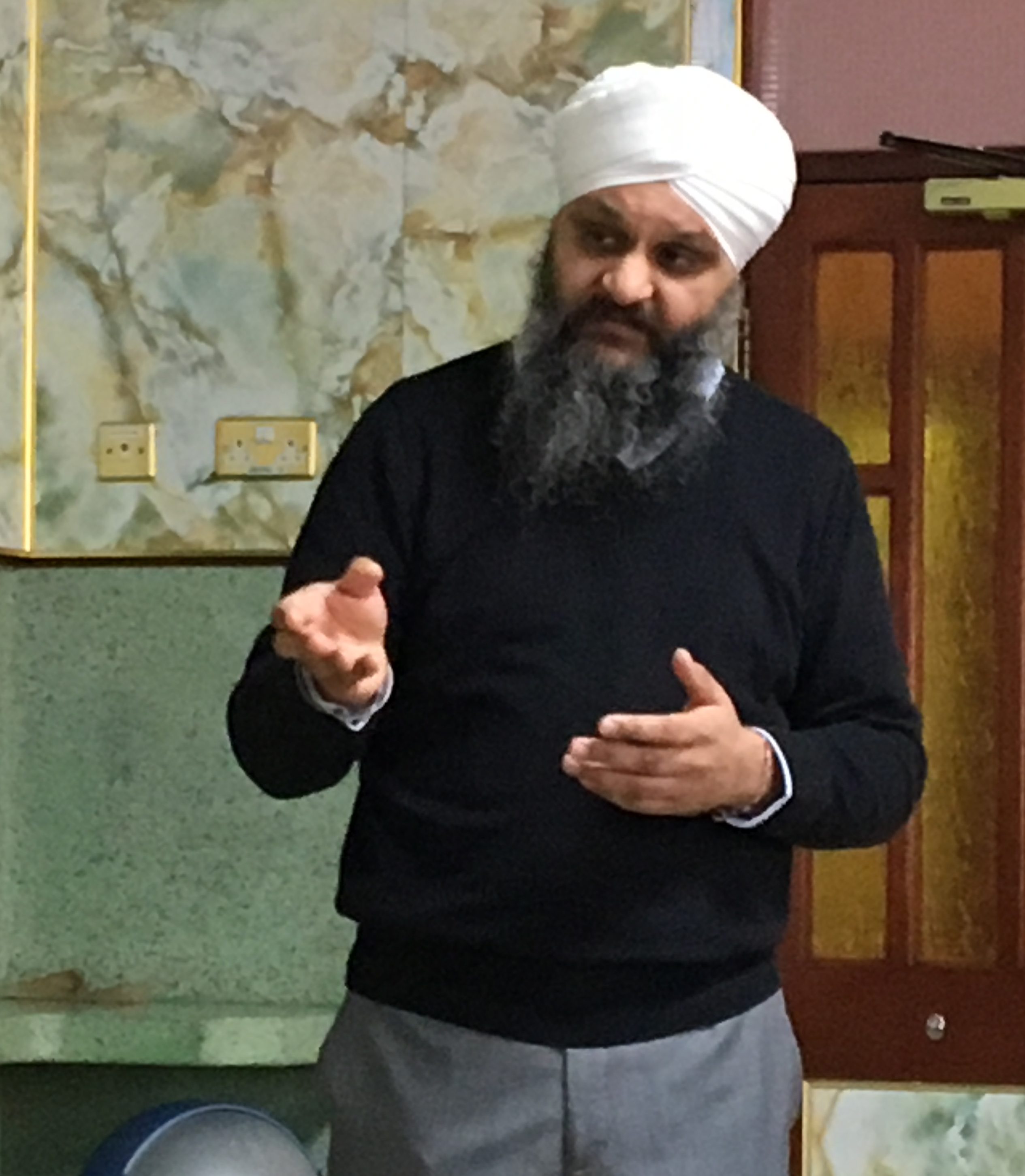 Ajit Singh leads participants in Limmud Conference on a tour of Guru Nanak Nishkam Sewak Jatha, a Sikh temple in Birmingham, England, Dec. 28, 2016. (Andrew Silow-Carroll)