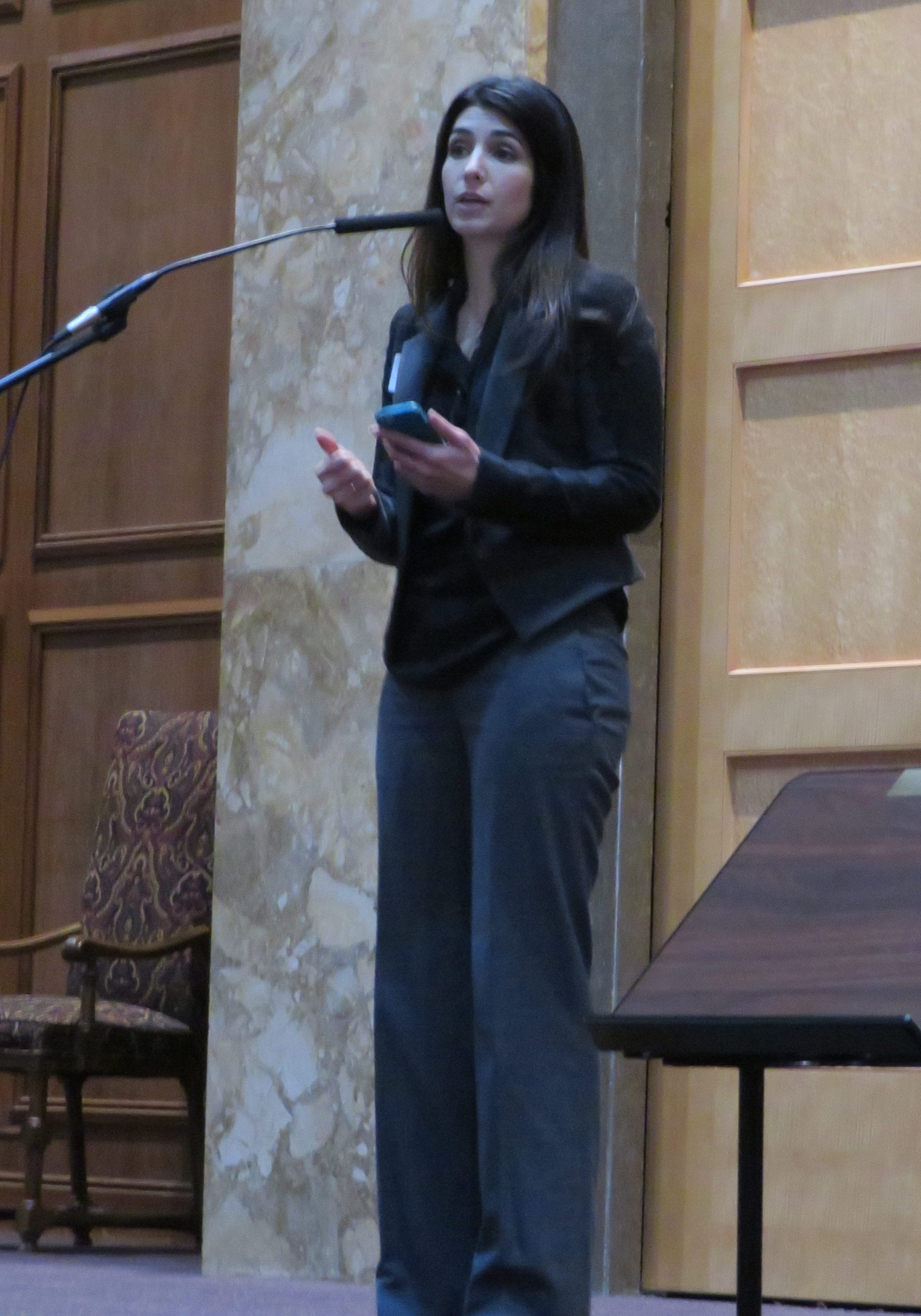 Ambereen Shaffie of the Sisterhood of Salaam Shalom speaks at a Muslim-Jewish gathering at Congregation Tifereth Israel, Dec. 11, 2016. (Ron Kampeas)
