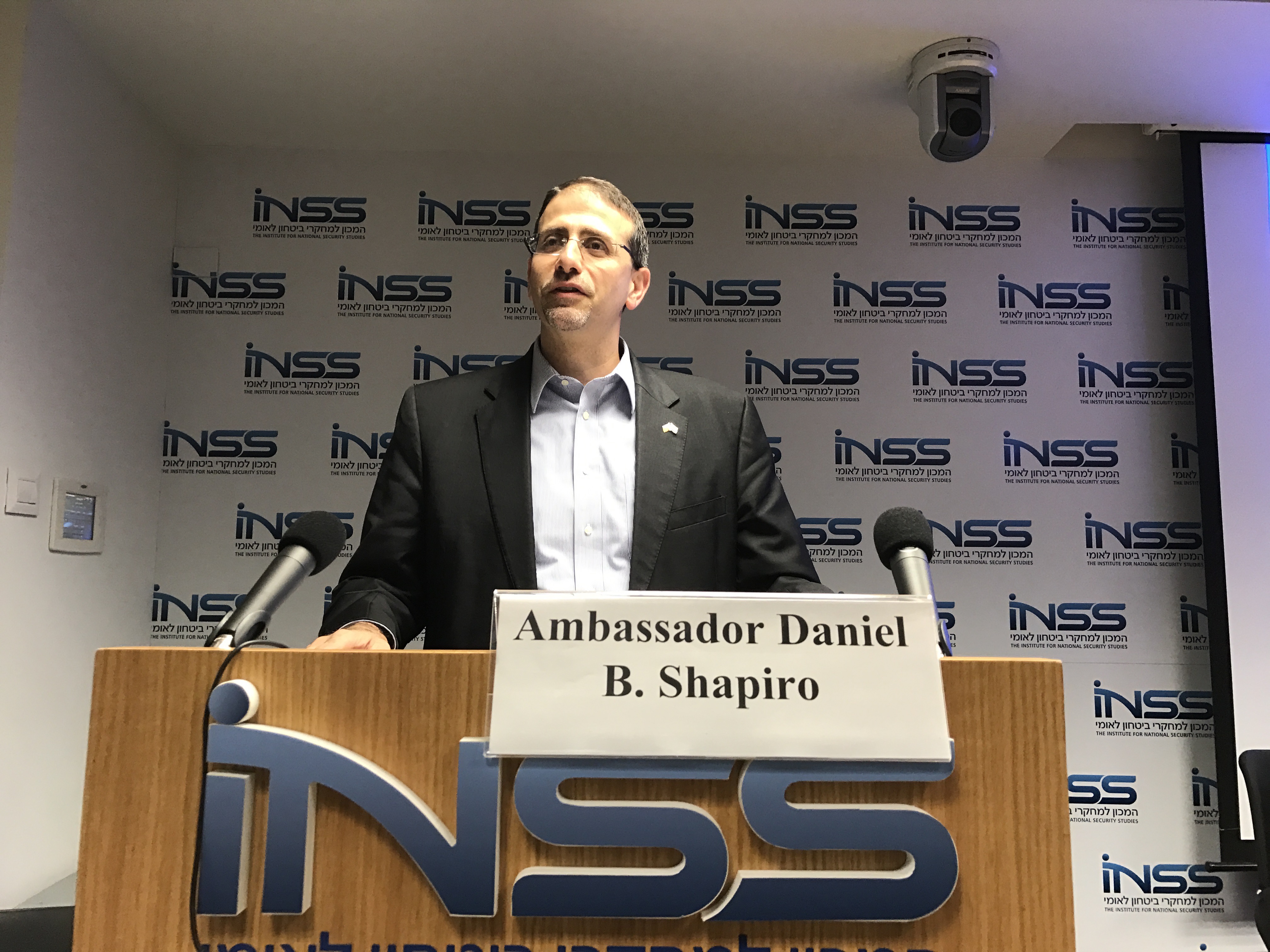 Daniel Shapiro, the U.S. ambassador to Israel, speaking at the Institute for National Security Studies in Tel Aviv, Nov. 9, 2016. (Andrew Tobin)