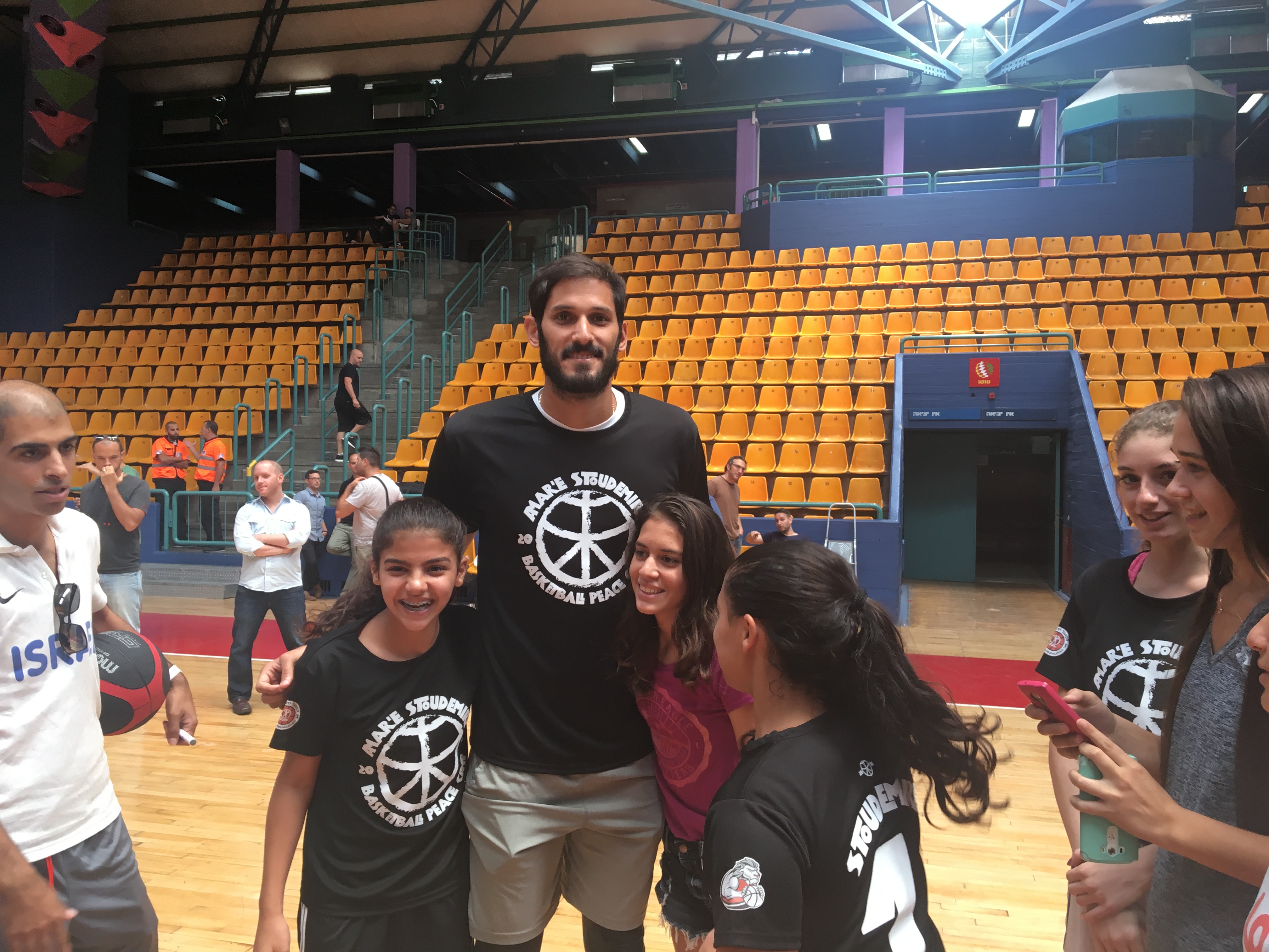Omri Casspi posing for photos with kids at Amare Stoudemire's basketball camp in Jerusalem, Aug. 8, 2016. (Andrew Tobin)