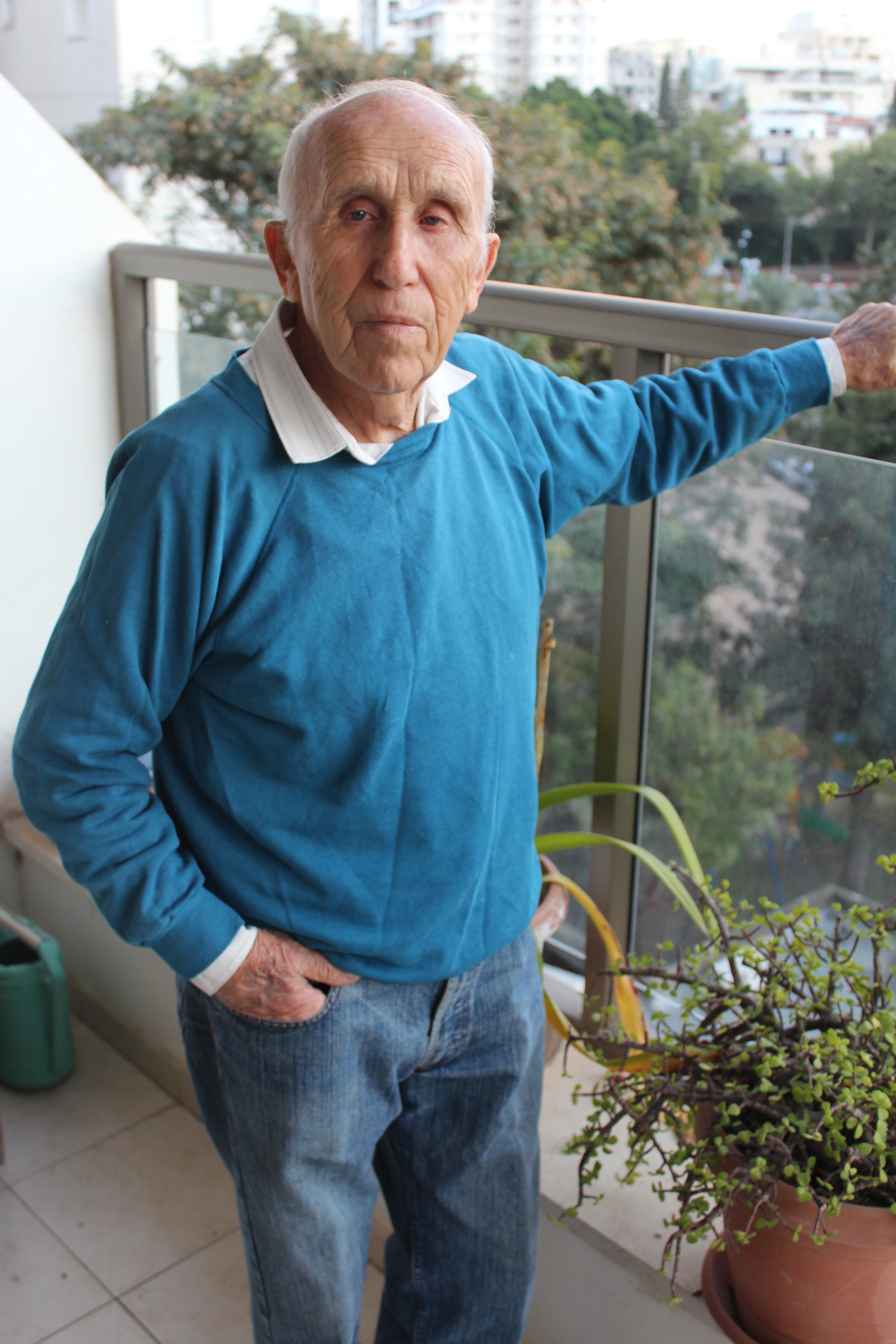 Morchechai Eldar said newly found fellow survivors of an Auschwitz selection in 1944 are “like my family.” (Hillel Kuttler)
