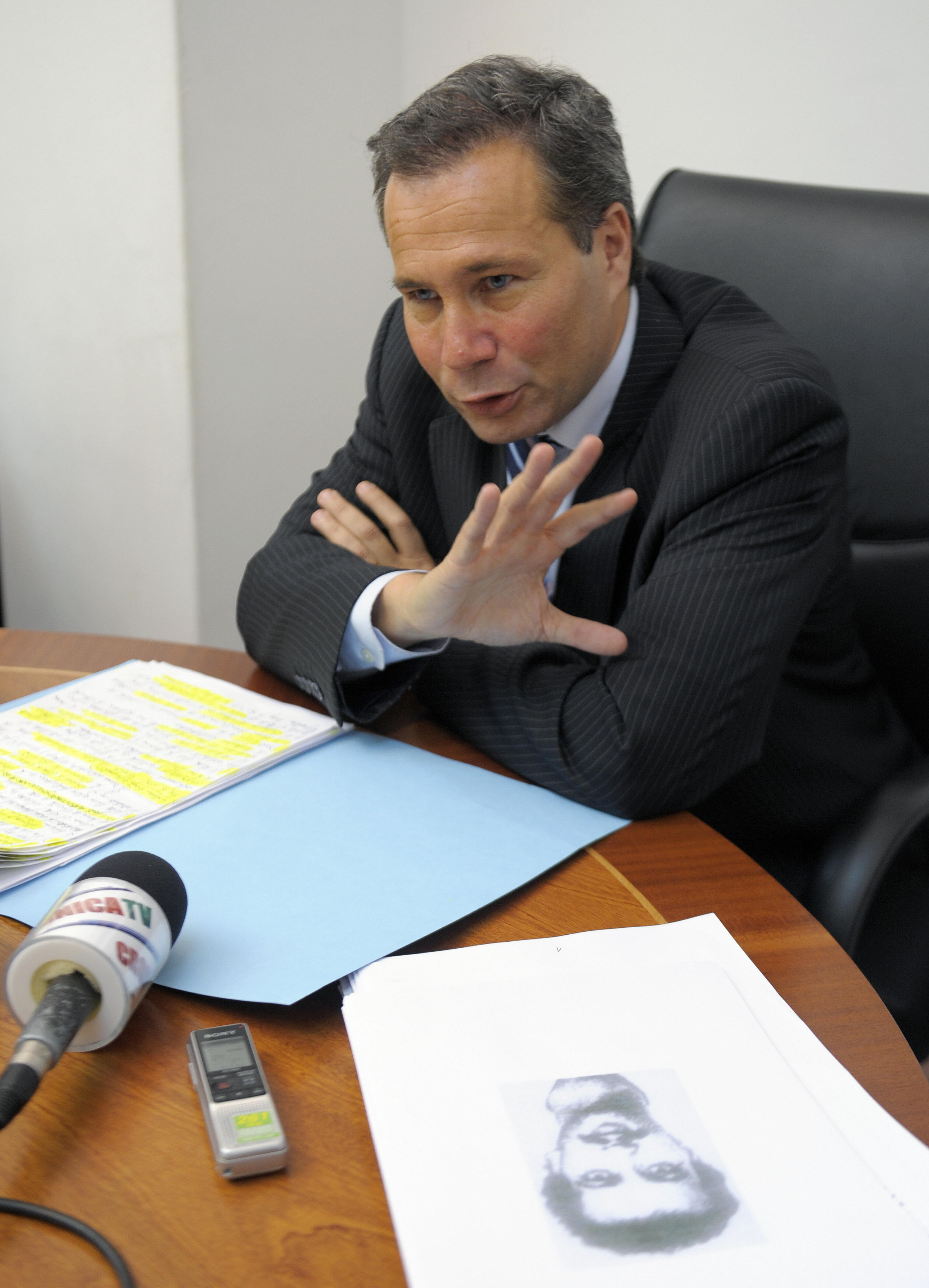 Alberto Nisman at a news conference in Buenos Aires, Argentina, May 20, 2009. (Juan Mabromata/AFP/Getty Images)