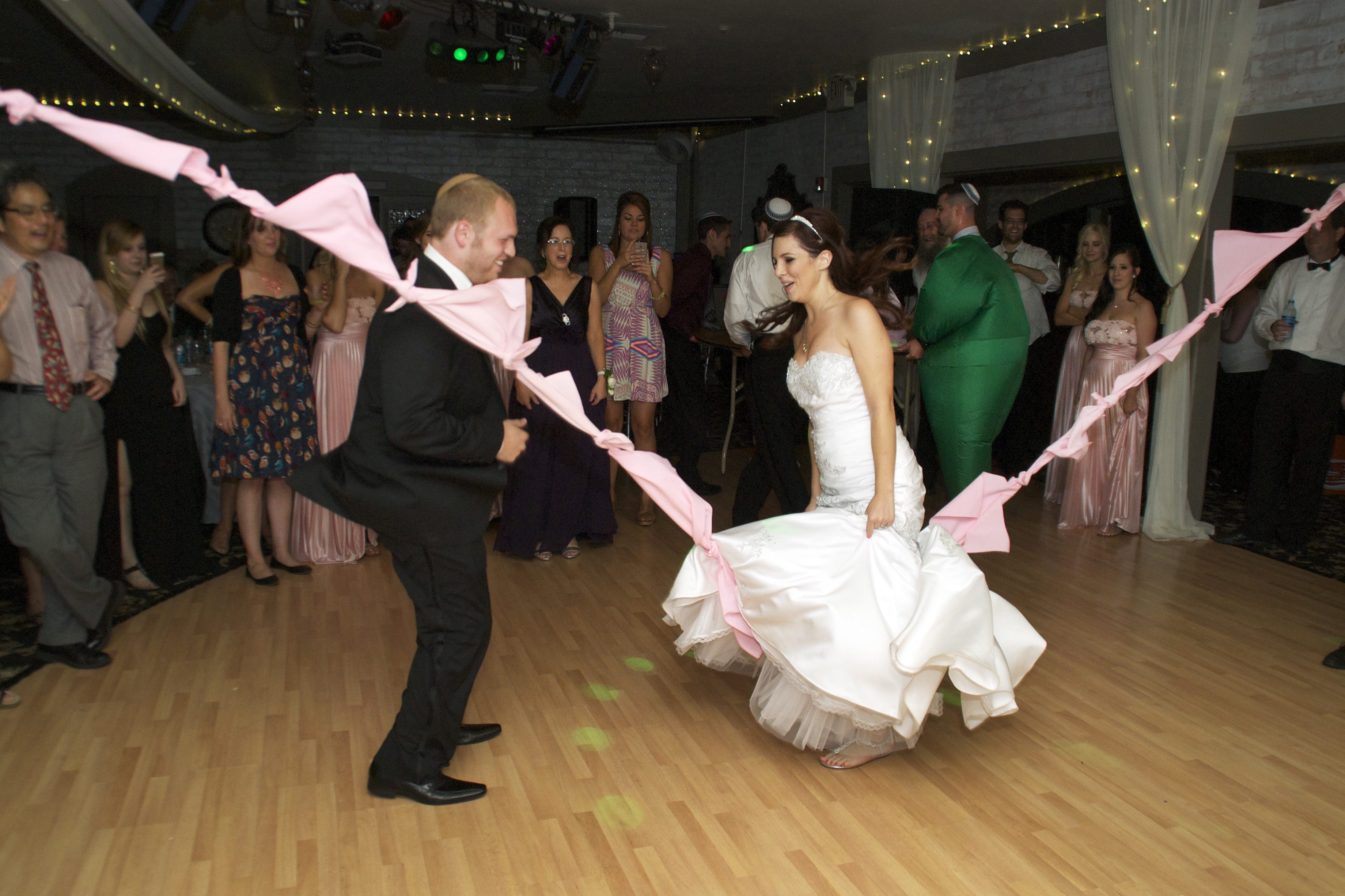 Ariella joined in a Chabad tradition when guests tied napkins into a jump rope. (Lorraine DarConte)