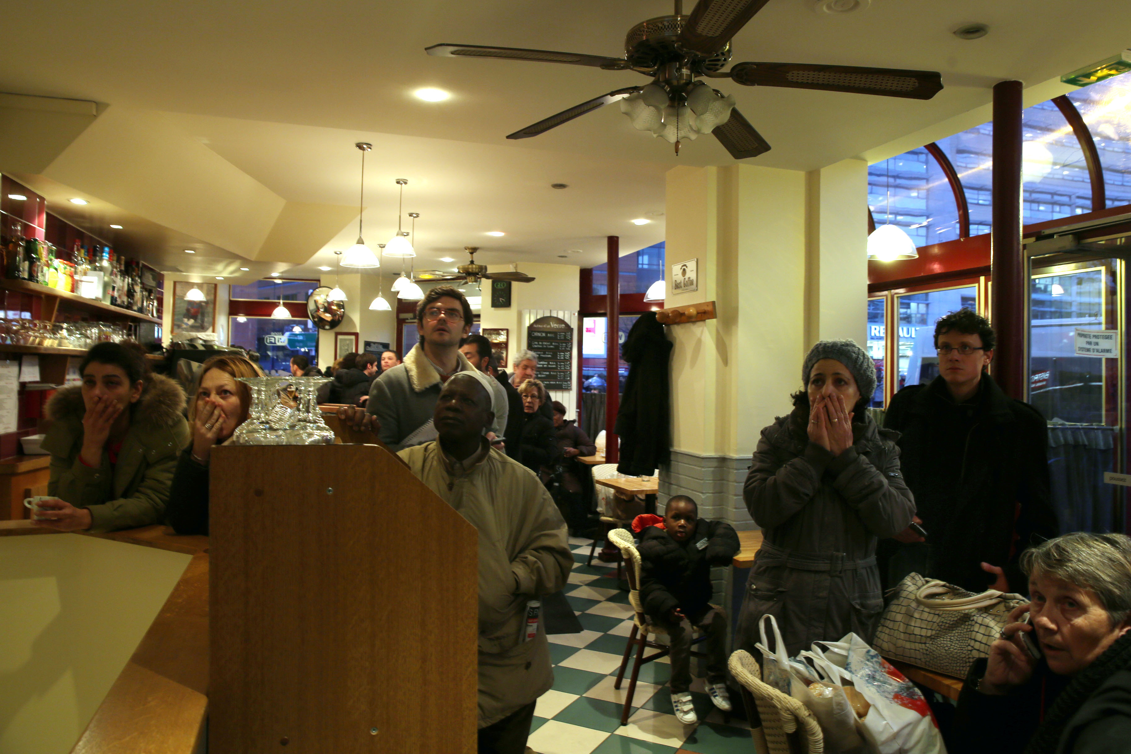 People watch on TV in a cafe as police mobilize at the hostage situation at Port de Vincennes on Jan. 9, 2015 in Paris, France. (Photo by Dan Kitwood/Getty Images)