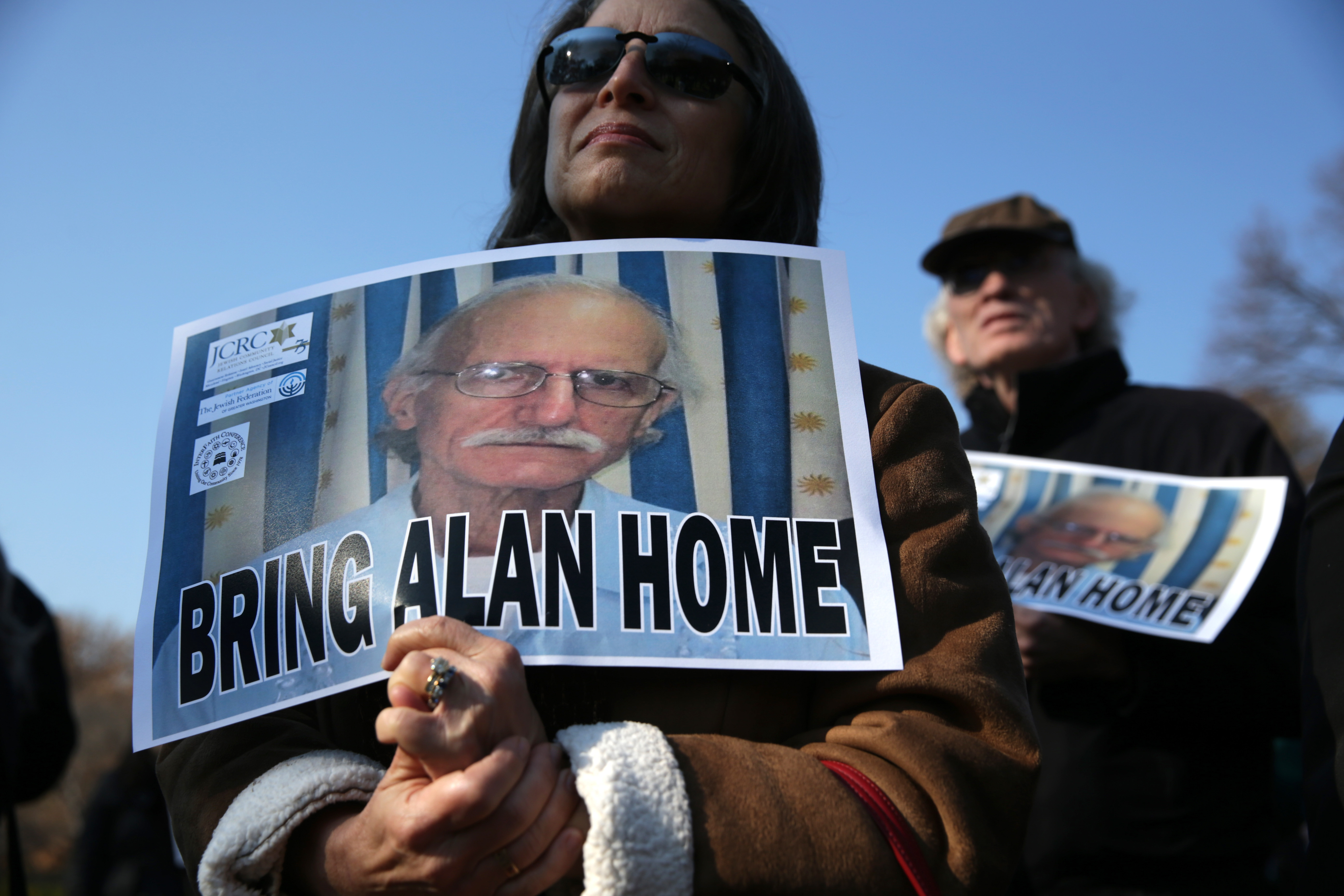 Supporters of Alan Gross, who has been imprisoned in Cuba since 2009, rally outside the White House on Dec. 3, 2013. (Alex Wong/Getty Images)