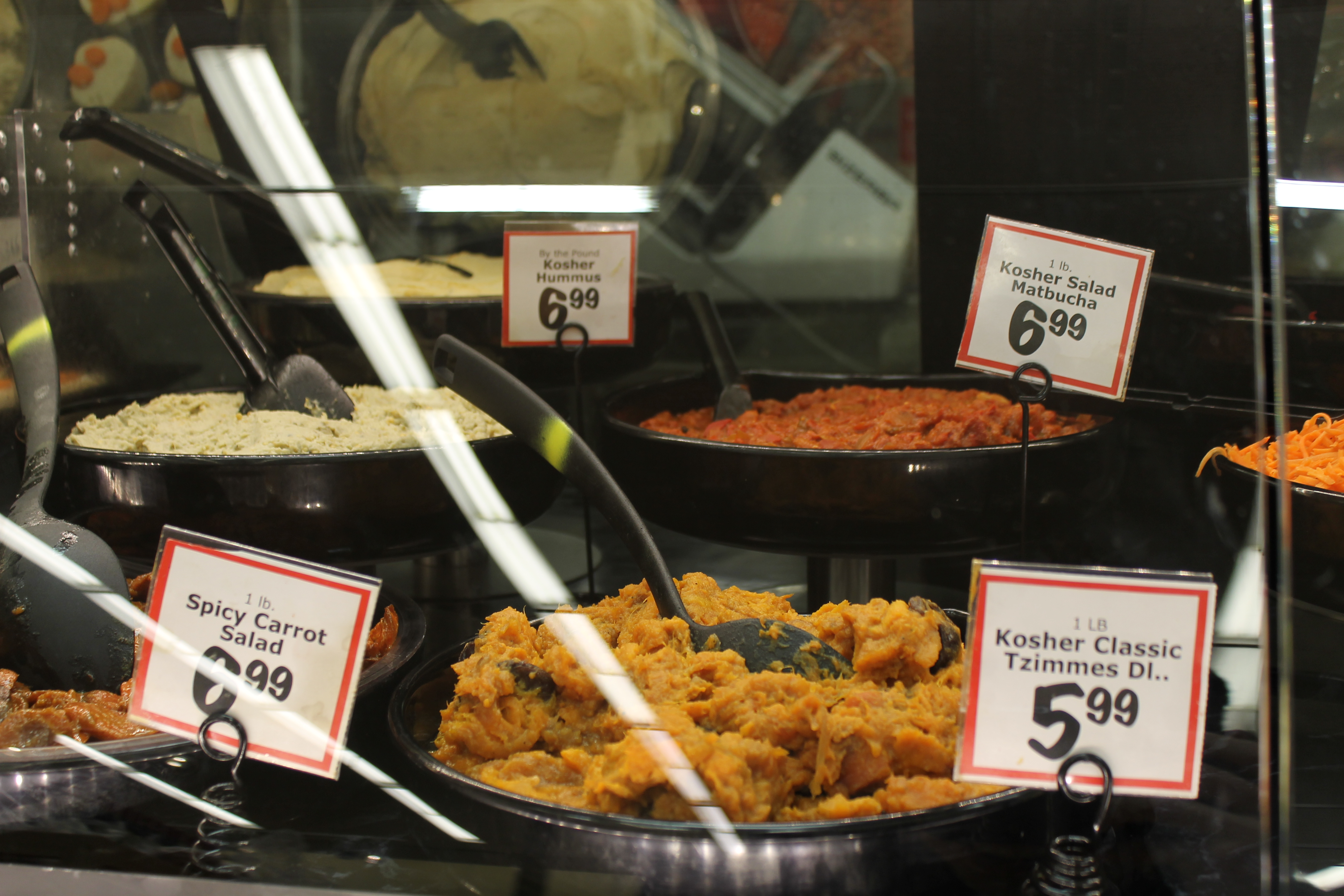 The deli counter at Winn-Dixie's Boca Raton store is larger than that of many kosher-only supermarkets. (Uriel Heilman)