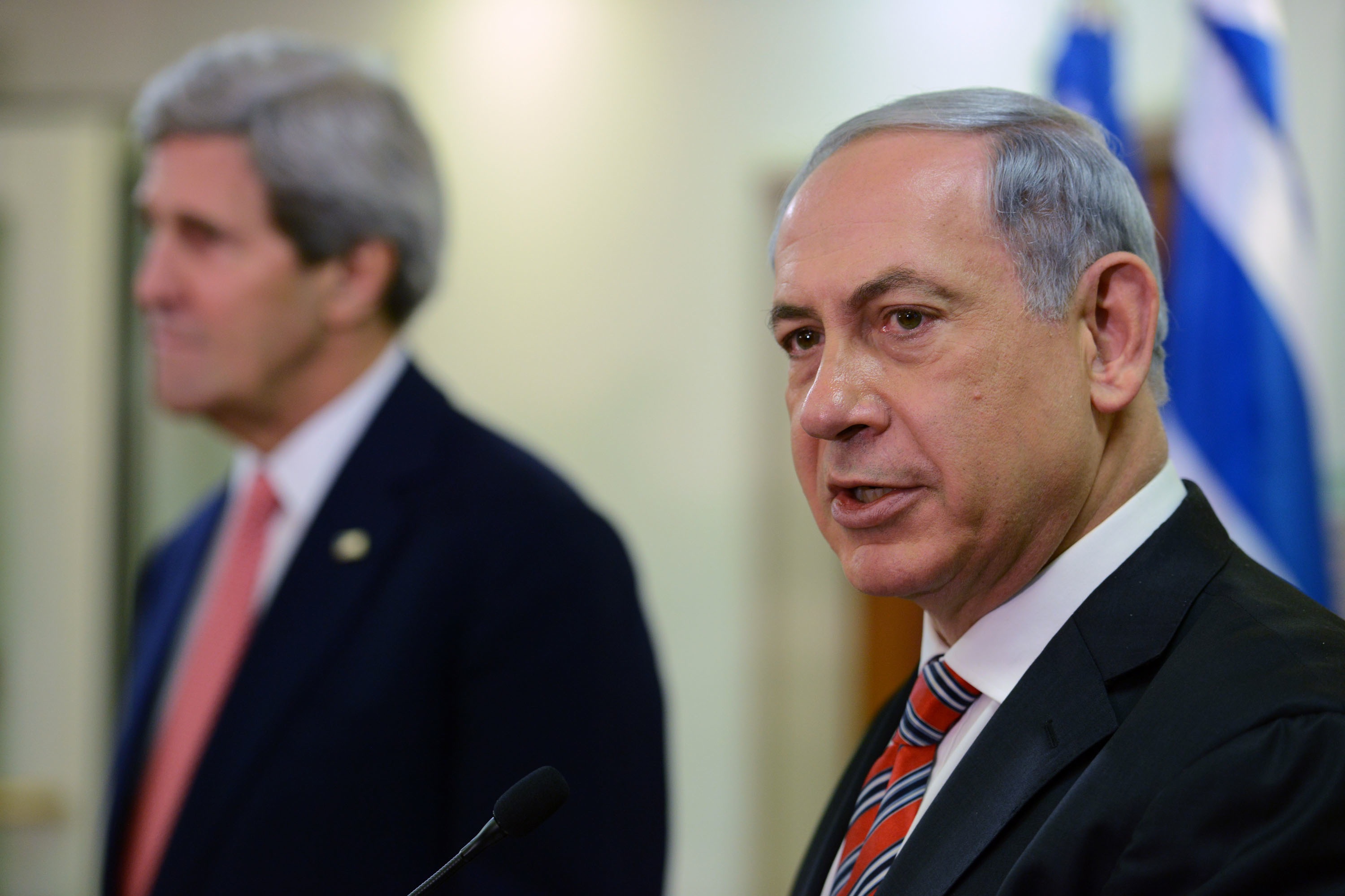 Israeli Prime Minister Benjamin Netanyahu and U.S. Secretary of State John Kerry holding a joint news conference in Jerusalem, Dec. 5, 2013. (Kobi Gideon/GPO/FLASH90)