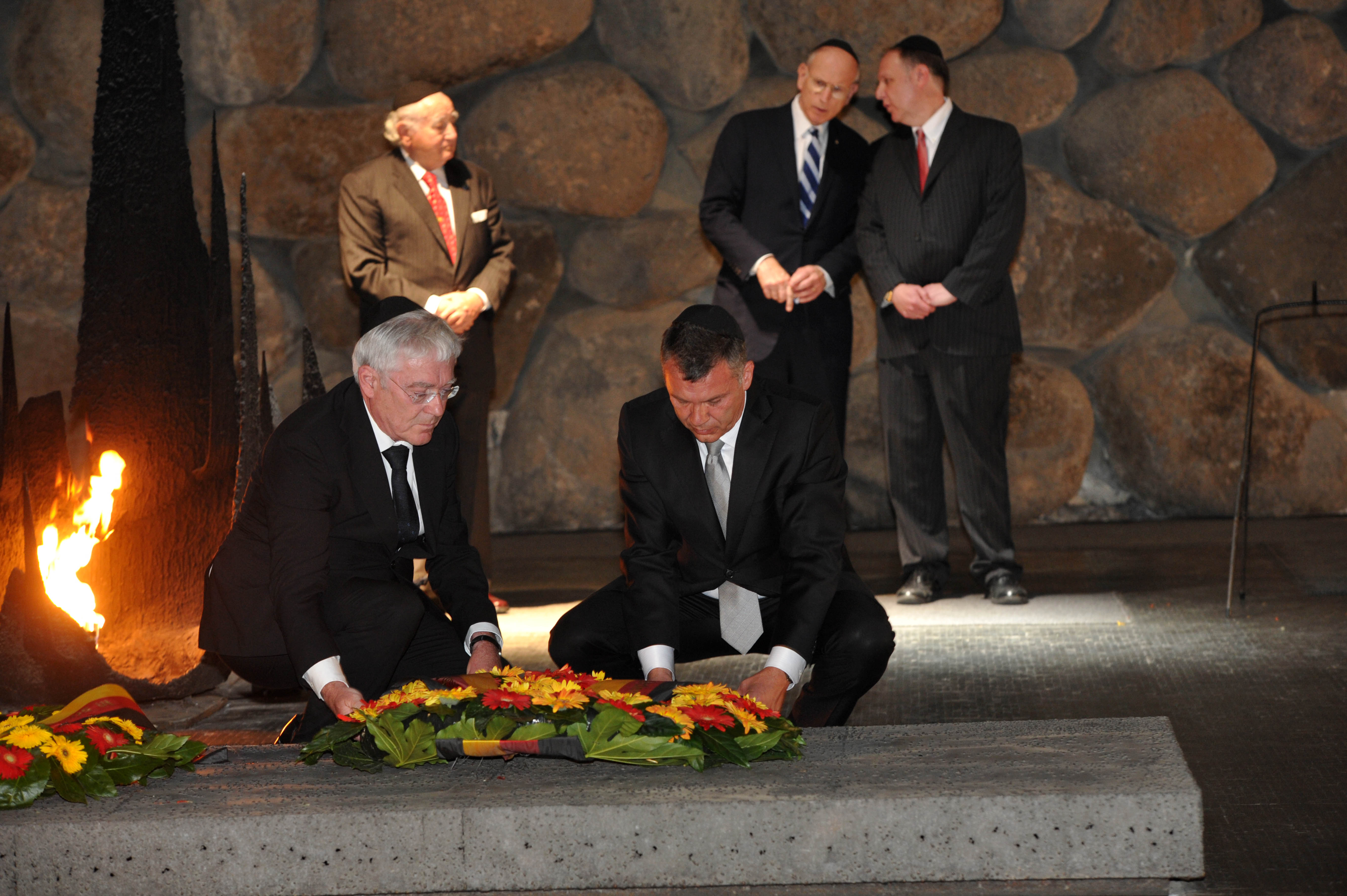 German officials laying a wreath at Yad Vashem in Jerusalem as Claims Conference officials look on, May 2103.