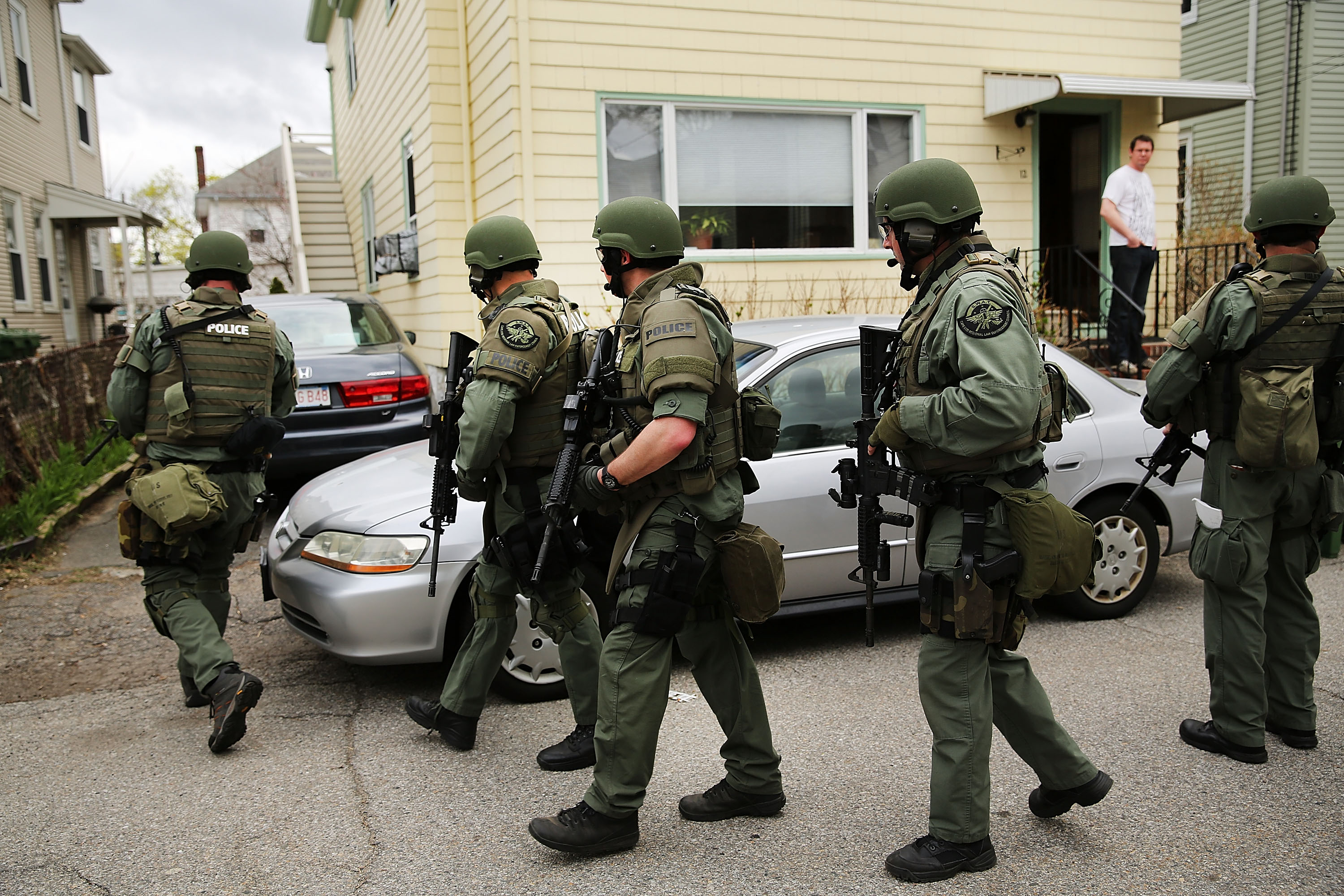 Members of a police SWAT team make a door-to-door search in Watertwon, Mass., for the 19-year-old Boston Marathon bombing suspect Dzhokhar Tsarnaev on April 19, 2013. (Spencer Platt/Getty)