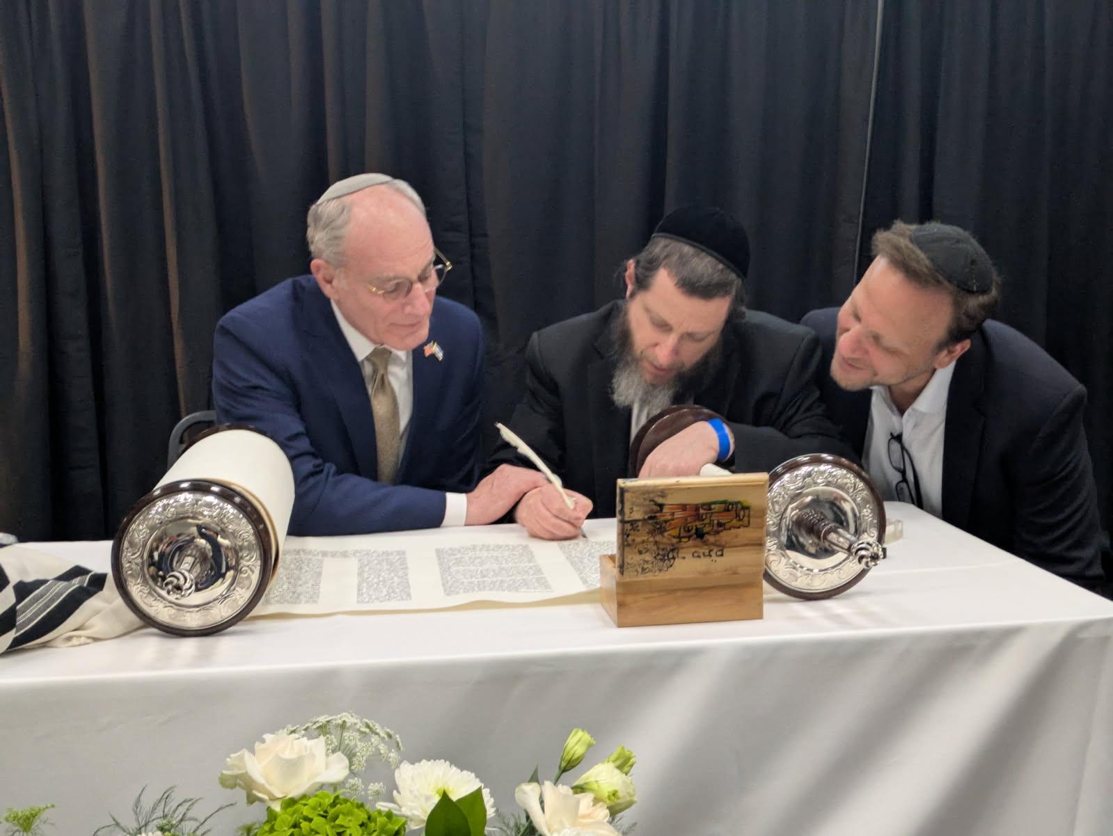 Israeli Ambassador Visits Tucson, Drawing Huge Crowd for Torah Completion Ceremony